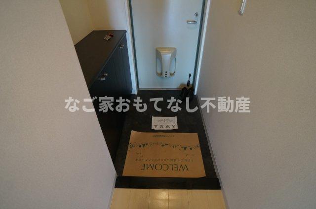 玄関　※写真は別号室