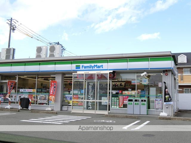 コンビニ　ファミリーマート（コンビニ）まで990m