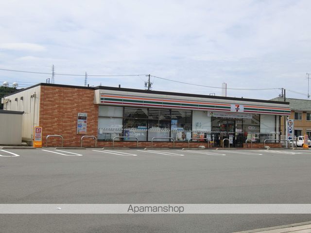 コンビニ　セブンイレブン（コンビニ）まで832m