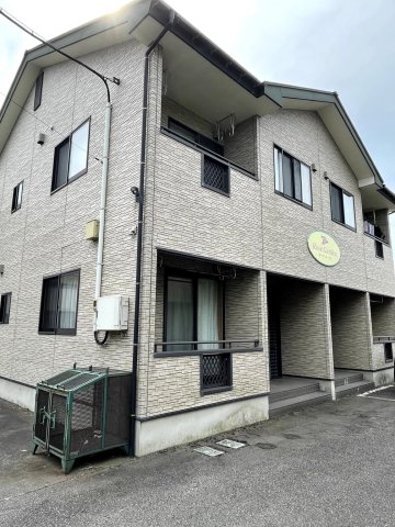 建物外観　洗練されたタイル調の外観