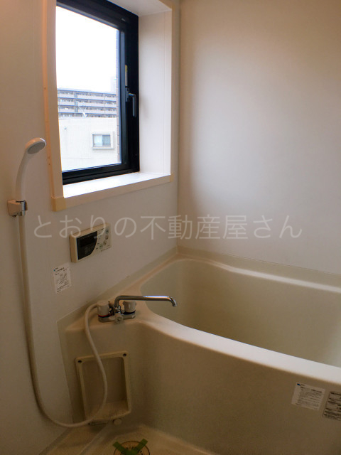 バス・シャワールーム　※窓はございません。デザインが異なる場合がございます。