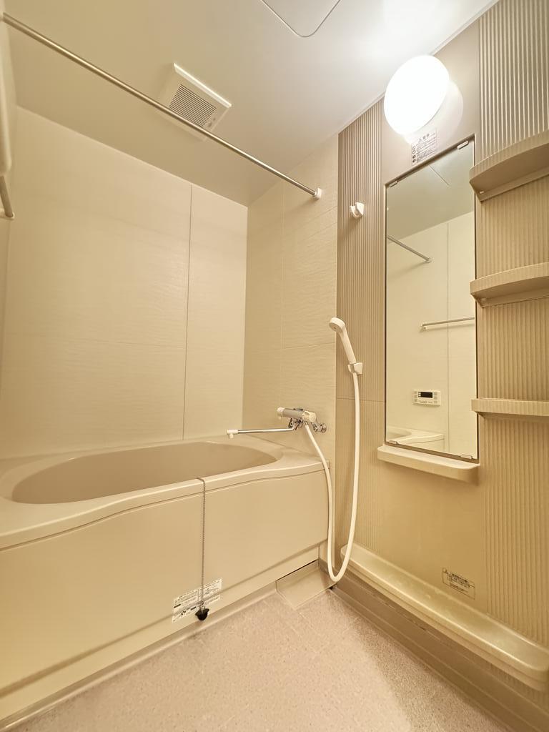 バス・シャワールーム　追い焚き機能付き