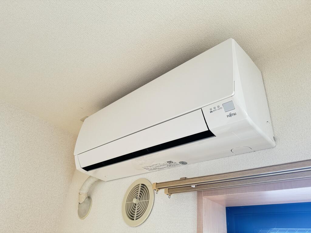 その他設備　リビングに設備でエアコン1台設置済