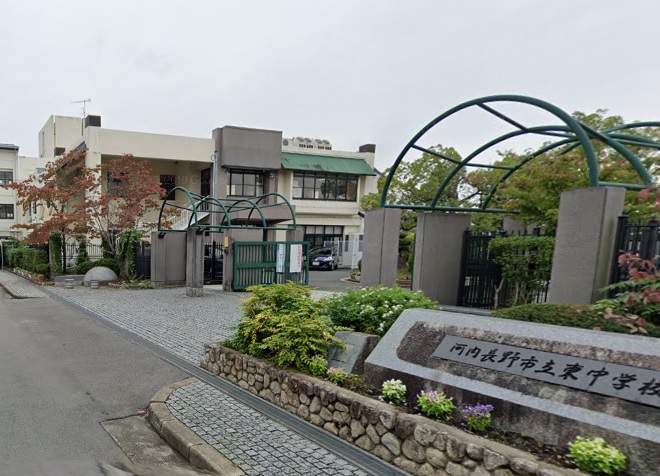 中学校　河内長野市立東中学校（中学校）まで361m