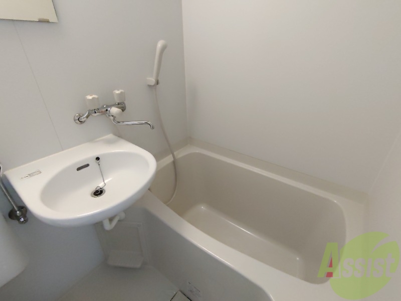 バス・シャワールーム　浴室は綺麗でゆったりとお過ごしいただけます。