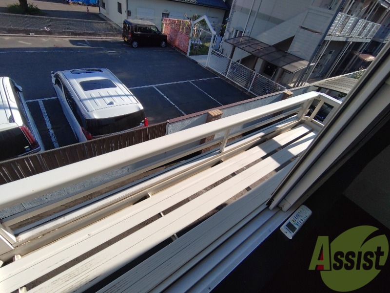 バルコニー　窓からは大きな空が良く見える気持ちのいい景色が見えます。