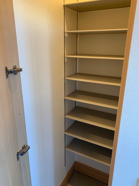 玄関　収納たっぷりのシューズクローク
