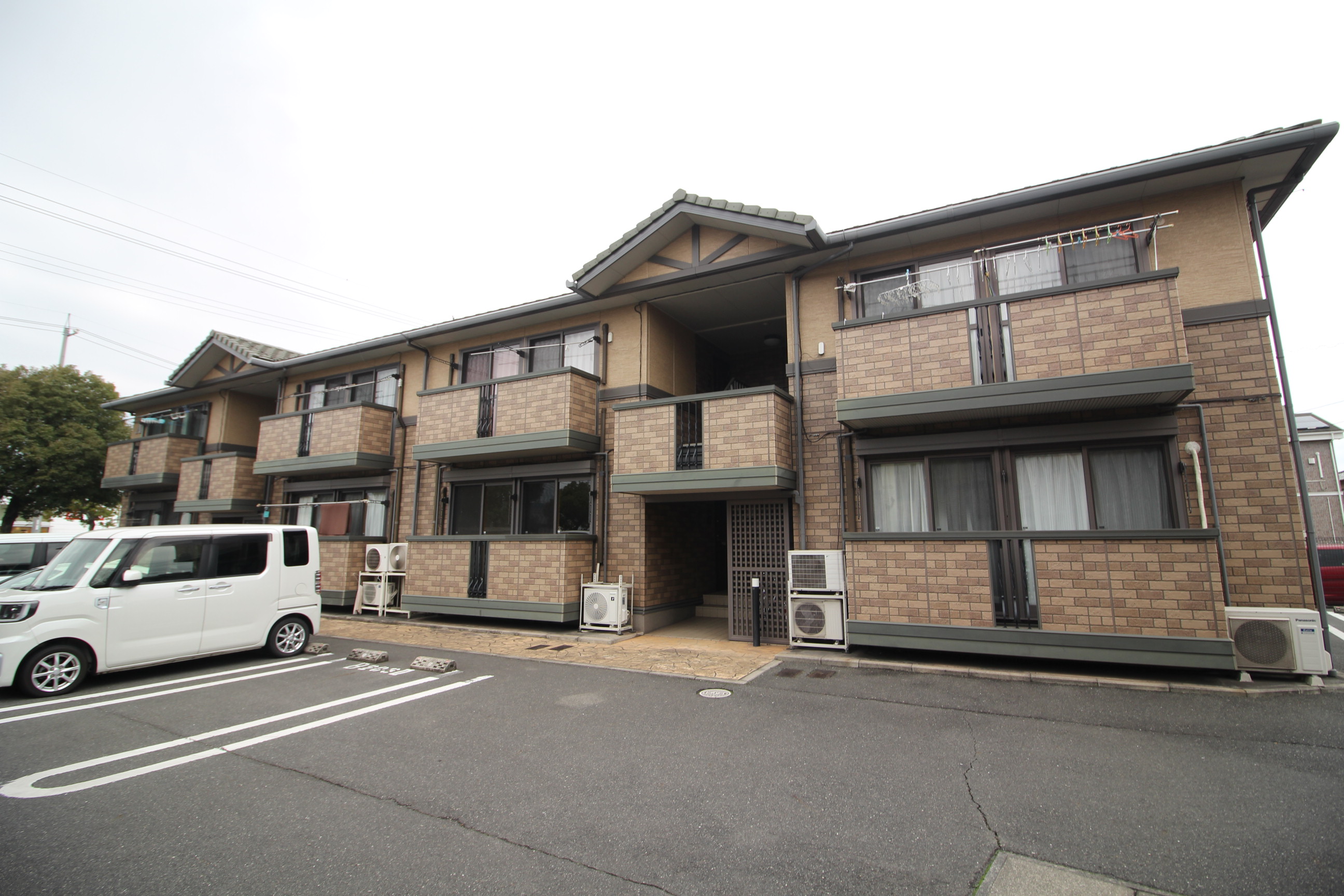 建物外観　レンガ調のオシャレな外観♪