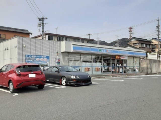 コンビニ　ローソン 新城本宮道店（コンビニ）まで683m