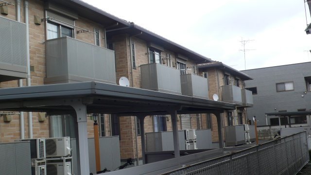 建物外観　小山駅まで徒歩約10分　南向きで日当たり良好　角部屋