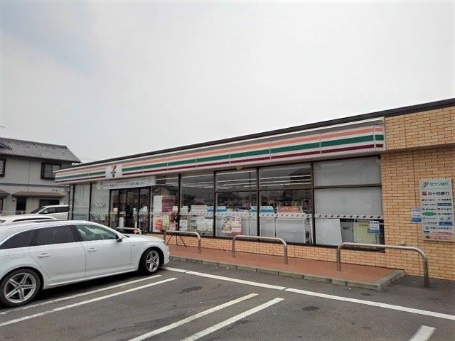 コンビニ　セブンイレブン観音寺三本松町店（コンビニ）まで700m