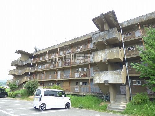 【サンフラワーハイツの建物外観】