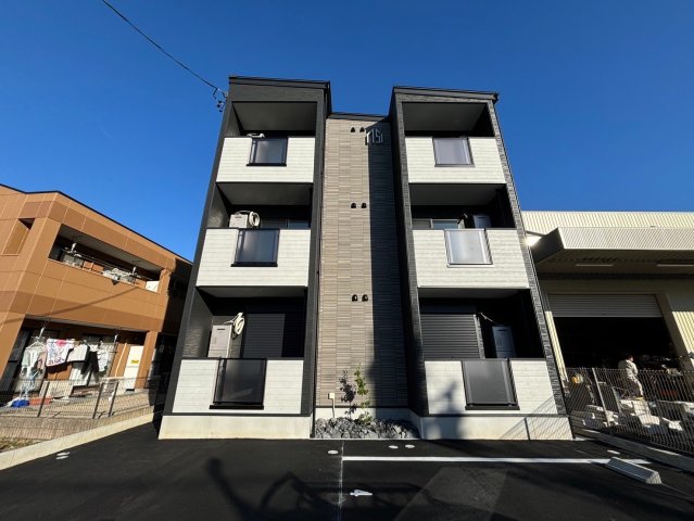 【海部郡蟹江町本町のアパートの建物外観】