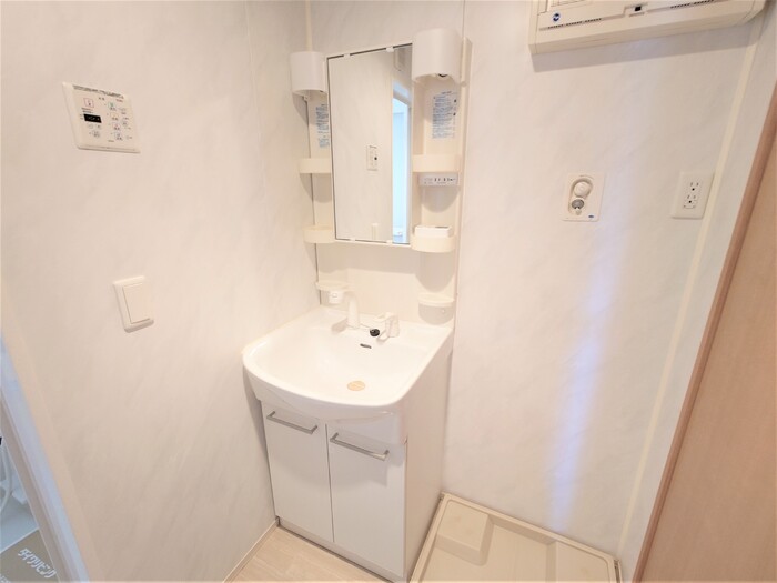 洗面設備　忙しい朝に便利なシャンプードレッサー付