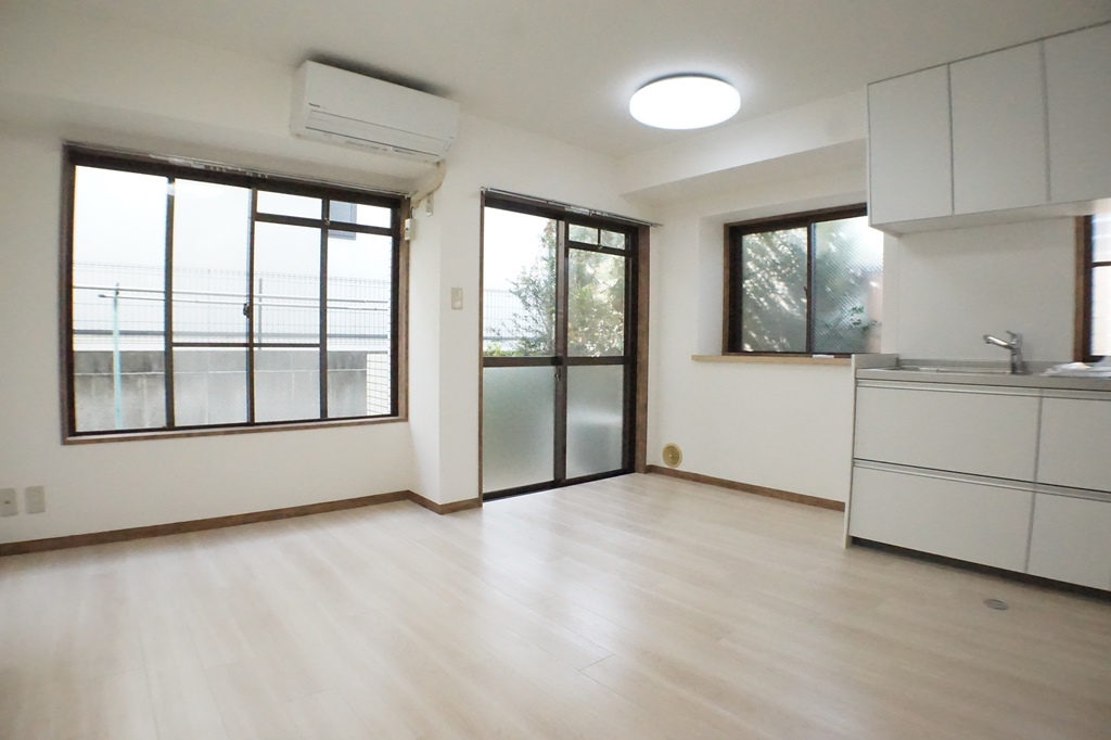 居室・リビング　陽当たり良好・広々9帖洋室です♪