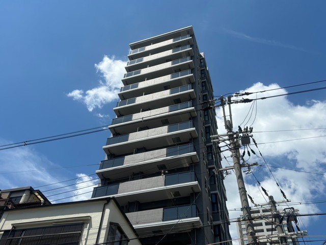 【大阪市天王寺区小宮町のマンションの建物外観】