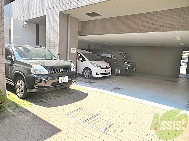 【豊中市庄内東町のマンションの駐車場】