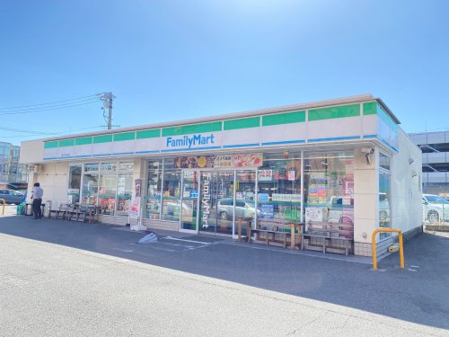 コンビニ　ファミリーマート桑名中央通り店（コンビニ）まで389m