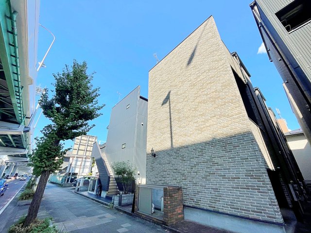 名古屋市南区本地通のアパートの建物外観