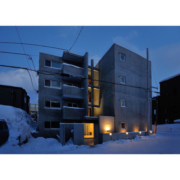 札幌市南区澄川三条のマンションの建物外観