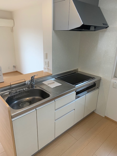 キッチン　対面キッチン(IHクッキングヒーター付のシステムキッチン)