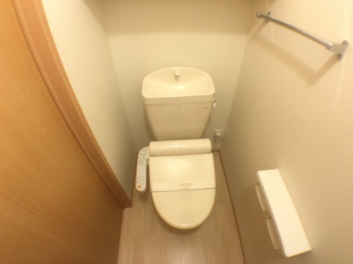 トイレ　温水洗浄便座付トイレ