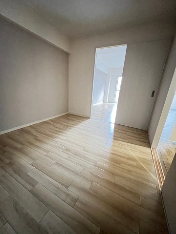 その他部屋・スペース　広くて明るい寝室