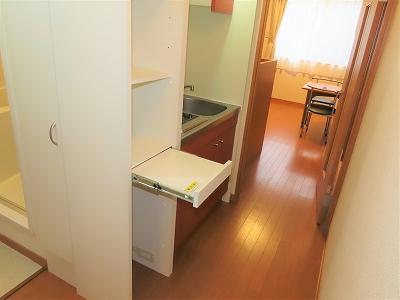 キッチン　キッチン周りも収納が豊富です