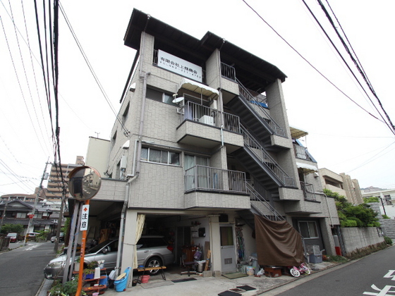 広島市東区牛田中のマンションの建物外観