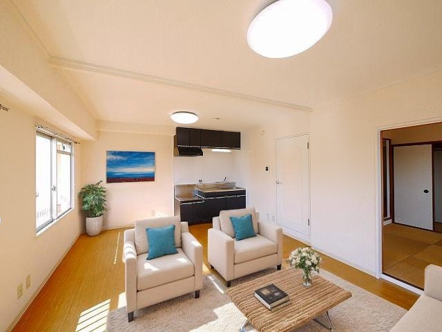 居室・リビング　CGで家具等を配置したもので家具等は含まれません