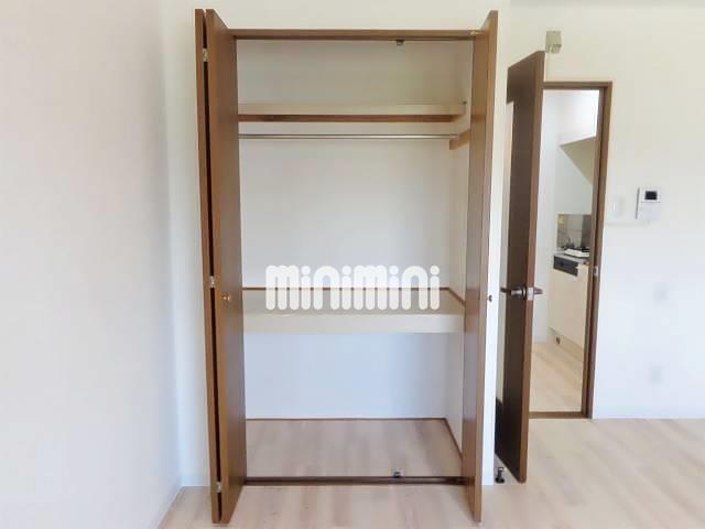 収納　仕切りのついた収納スペース。