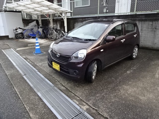 【フレグランス藤の駐車場】