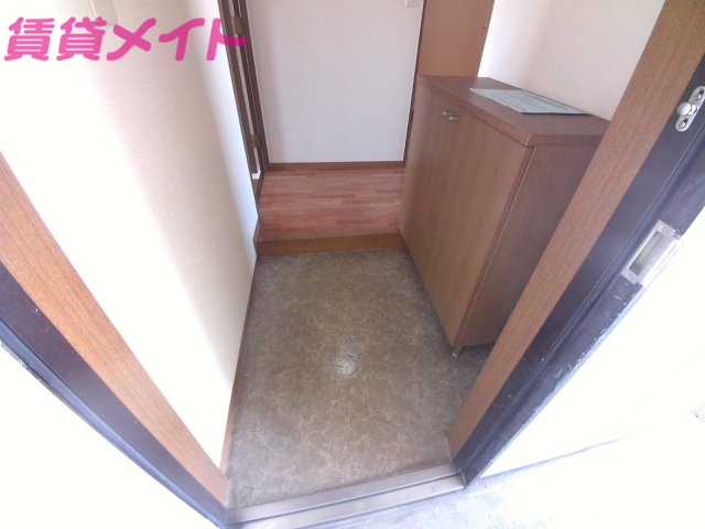 玄関　同タイプの部屋写真です。