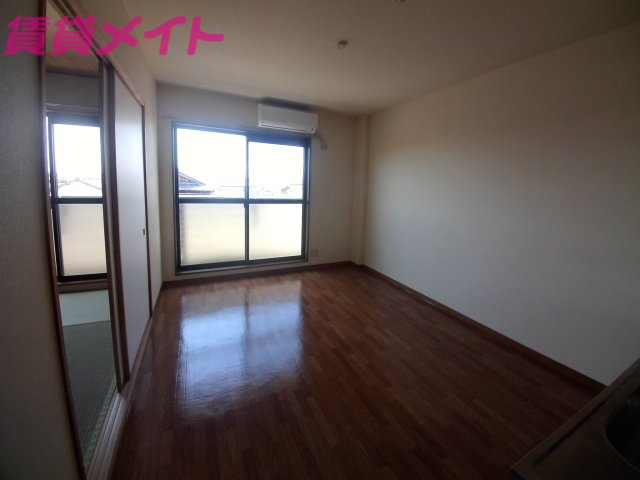 居室・リビング　同タイプの部屋写真です。