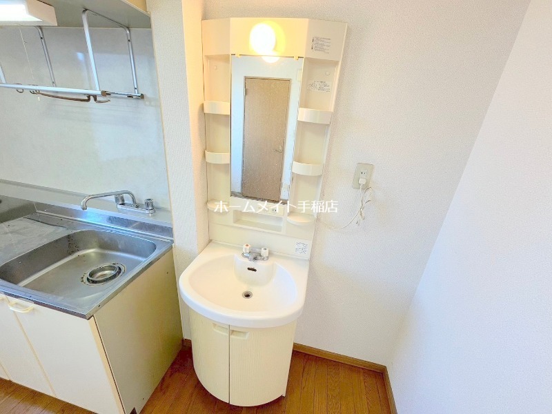 洗面設備　化粧台あります！