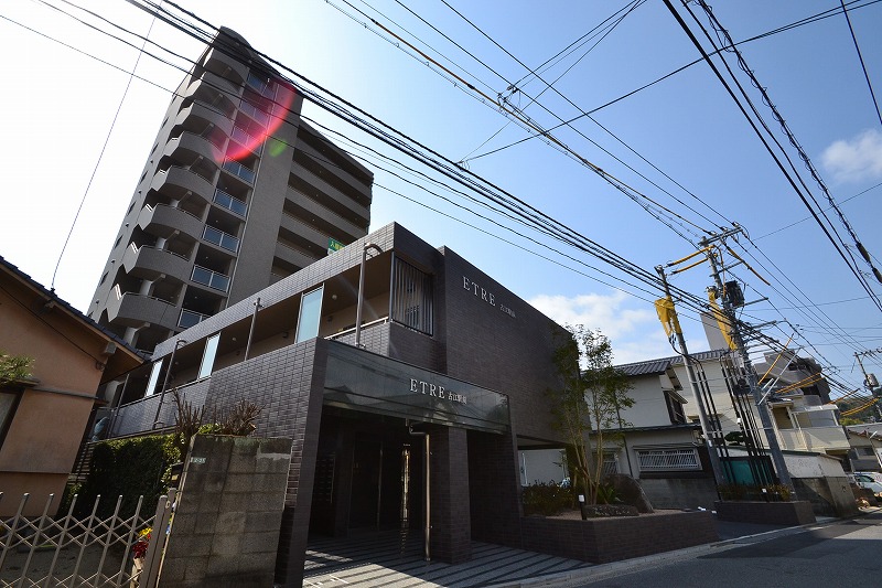 広島市西区古江西町のマンションの建物外観