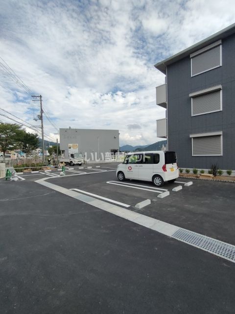 【丹波市柏原町南多田のアパートの駐車場】