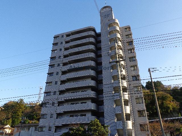 【クリスタルヒルズの建物外観】