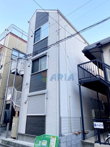 【横浜市鶴見区本町通のアパートの建物外観】