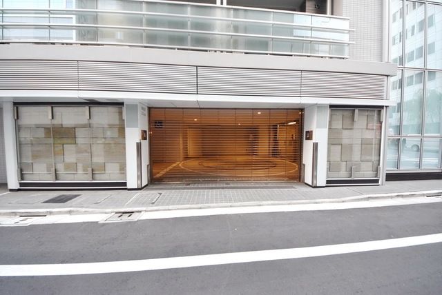 【中央区銀座のマンションの駐車場】