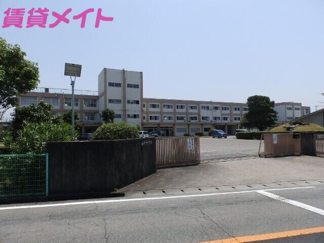 【松阪市嬉野中川町のアパートの中学校】