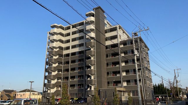 リリーヴィレッジCRESTの建物外観