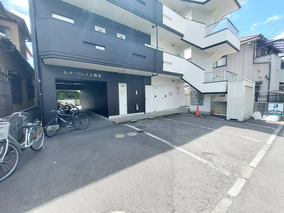 駐車場　駐車場