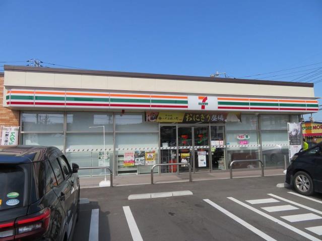 コンビニ　セブンイレブン（コンビニ）まで111m