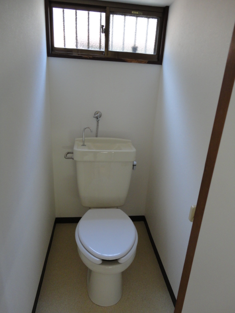 川島貸家のトイレ写真