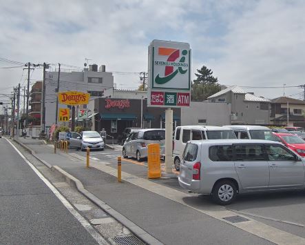 コンビニ　セブンイレブン（コンビニ）まで897m