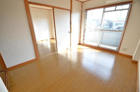 居室・リビング　室内