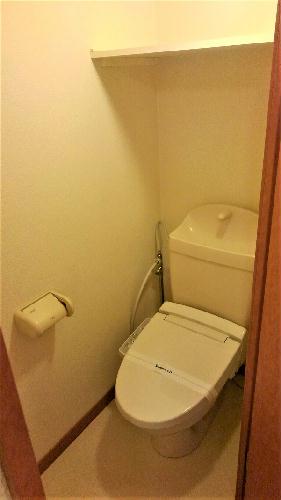 トイレ　温水洗浄便座付きです。