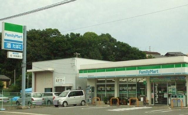 コンビニ　ファミリーマート児島田の口店（コンビニ）まで220m