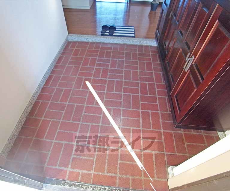 玄関　まるで一軒家のような広い玄関です